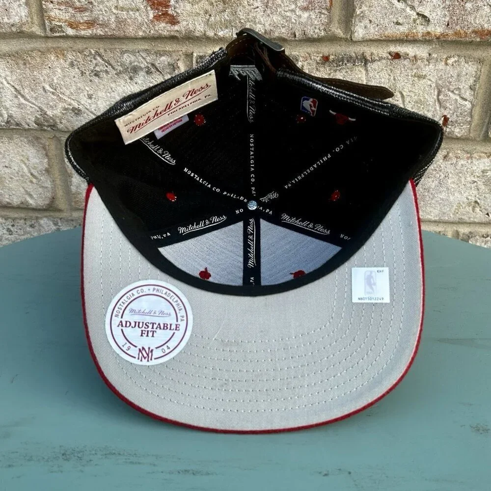 Chicago Bulls Basketball Mitchell & Ness Flat Brim Hat